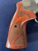 Beautiful Smith and Wesson Model 629-6 Deluxe 44 Magnum - 6 of 15