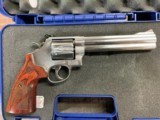 Beautiful Smith and Wesson Model 629-6 Deluxe 44 Magnum - 15 of 15