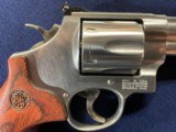 Beautiful Smith and Wesson Model 629-6 Deluxe 44 Magnum - 5 of 15