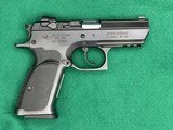 Magnum Research Baby Desert Eagle .40 S&W - 1 of 6