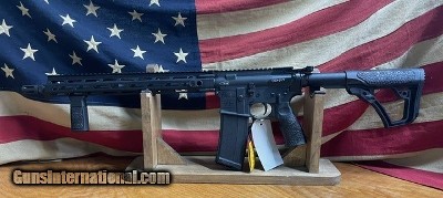 DANIEL DEFENSE M4 V7 5.56 RIFLE