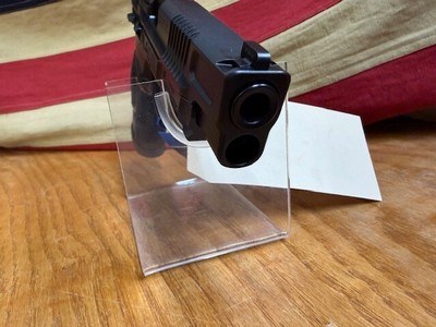 SMITH & WESSON M&P9 - Image 2 of 14
