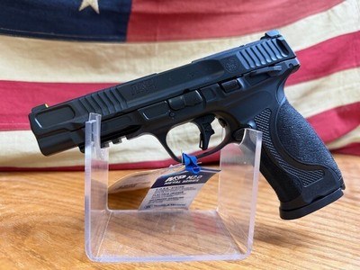 SMITH & WESSON M&P9 - Image 1 of 14