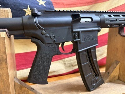 SMITH AND WESSON M&P 15-22 - Image 5 of 16