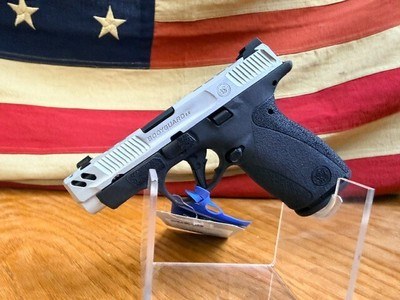 SMITH AND WESSON BODYGUARD - Image 9 of 10
