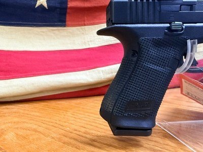 GLOCK 19 GEN 6 - Image 7 of 14