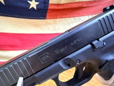 GLOCK 19 GEN 5 - Image 11 of 12