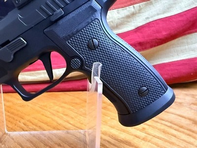 SIG SAUER P320 - Image 8 of 11