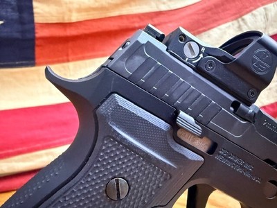 SIG SAUER P320 - Image 6 of 11