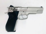 SMITH AND WESSON S&W MODEL 1006 10MM AUTO SEMI AUTO PISTOL - 2 of 8