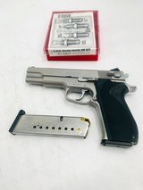 SMITH AND WESSON S&W MODEL 1006 10MM AUTO SEMI AUTO PISTOL - 1 of 8