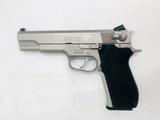 SMITH AND WESSON S&W MODEL 1006 10MM AUTO SEMI AUTO PISTOL - 3 of 8