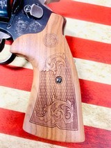 SMITH & WESSON PERFORMANCE CENTER CLASSIC SERIES MODEL 29-10 .44 MAGNUM ENGRAVED - 5 of 12