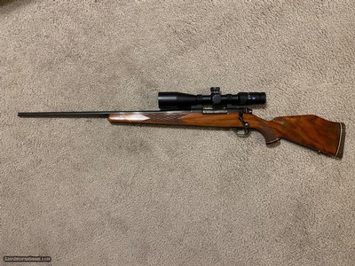 Left Hand Weatherby Mark V Deluxe .240.WM.