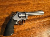 SMITH & WESSON.
MODEL.
617.
LIKE NEW. - 4 of 9