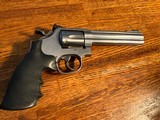 SMITH & WESSON.
MODEL.
617.
LIKE NEW. - 2 of 9