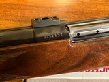 WEATHERBY.MARK. V.LEFT.HAND.ACTION.300. WEATHERBY.MAG.99 %.Condition - 5 of 16