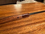 WEATHERBY.MARK. V.LEFT.HAND.ACTION.300. WEATHERBY.MAG.99 %.Condition - 10 of 16
