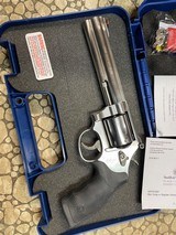 Smith & Wesson.Model 686-6 PLUS,357 magnum,7 rounds,6in barrel.NEW IN Matching Factory Box,never fired - 1 of 12