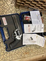 Smith & Wesson.Model 686-6 PLUS,357 magnum,7 rounds,6in barrel.NEW IN Matching Factory Box,never fired - 5 of 12