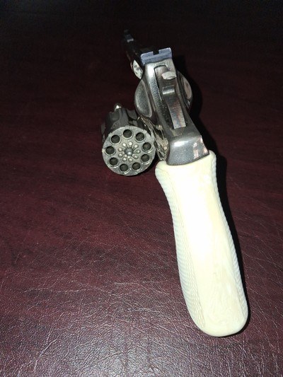 Hi-Standard R-101 9 shot revolver,.22 LR - Image 3 of 4