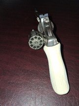 Hi-Standard R-101 9 shot revolver,.22 LR - Image 3 of 4