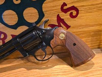 COLT DIAMONDBACK 6" BARREL 22LR HARD TO FIND SERIAL STARTS WITH AA HAS NOT BEEN FIRED VERY MUCH AS IT HAS LIGHT MARK ON CYLINDER (NO BOX)