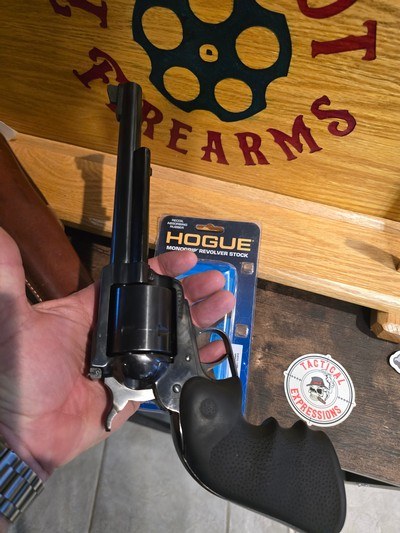 RUGER NEW MODEL SUPER BLACKHAWK 44MAG - Image 5 of 10