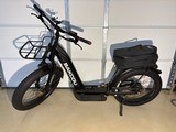 BAKCOU GRIZZLY ELECTRIC SCOOTER 125 MILES ONLY - ALL OFFERS CONSIDERED - 4 of 5
