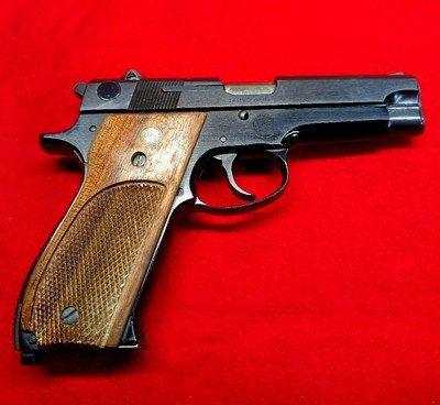 Smith & Wesson Model 39,
9mm