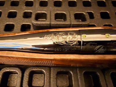 “His & Hers” Custom Weatherby Mark V Presentation Rifles – Safari Club International Gold Inlay & Exhibition Walnut – 7mm Back Country .280 Ackley Imp - Image 14 of 25
