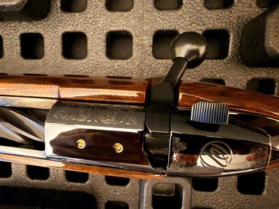 “His & Hers” Custom Weatherby Mark V Presentation Rifles – Safari Club International Gold Inlay & Exhibition Walnut – 7mm Back Country .280 Ackley Imp - Image 15 of 25