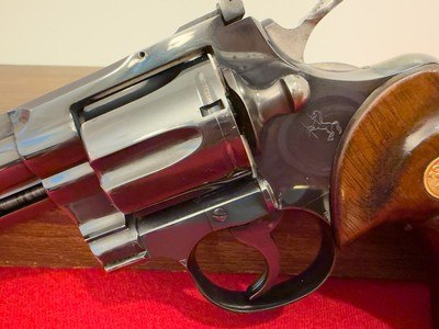 EARLY COLT PYTHON .357 MAGNUM REVOLVER (1962) – 6" BARREL – ROYAL BLUE – BOXED - Image 4 of 11