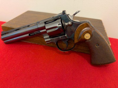 EARLY COLT PYTHON .357 MAGNUM REVOLVER (1962) – 6" BARREL – ROYAL BLUE – BOXED - Image 2 of 11