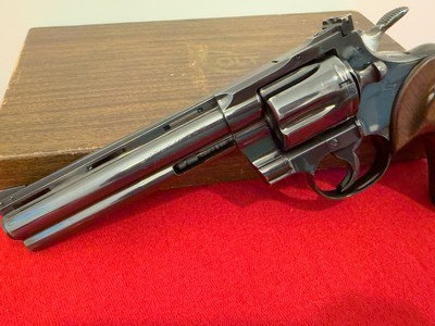 EARLY COLT PYTHON .357 MAGNUM REVOLVER (1962) – 6" BARREL – ROYAL BLUE – BOXED - Image 9 of 11