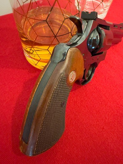 COLT PYTHON .357 MAGNUM REVOLVER – EARLY 1967 PRODUCTION – 4" BARREL – ORIGINAL "SMILEY FACE" WALNUT GRIPS - Image 9 of 9