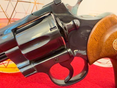 COLT PYTHON .357 MAGNUM REVOLVER – EARLY 1967 PRODUCTION – 4" BARREL – ORIGINAL "SMILEY FACE" WALNUT GRIPS - Image 3 of 9