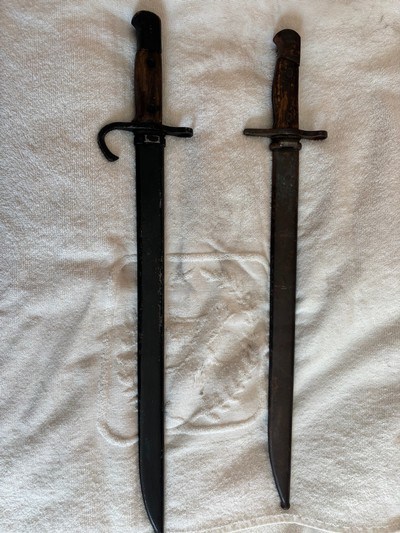 Pair of Arisaka Bayonets - Image 1 of 12