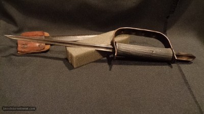 WWII WW2 OSS KNUCKLE KNIFE FROM 1873 SPRINGFIELD BAYONET WITH SCABBARD
MINT!!!!
US-MADE OSS EDGED KNUCKLE KNIFE!!!
FROM BILL STONE