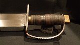 WWII WW2 THEATER KNUCKLE KNIFE.MASSIVE SPEAR-POINT SHORT SWORD 10 5/8" DOUBLE-EDGE BLADE.FROM THE BILL STONE COLLECTION. - 2 of 13