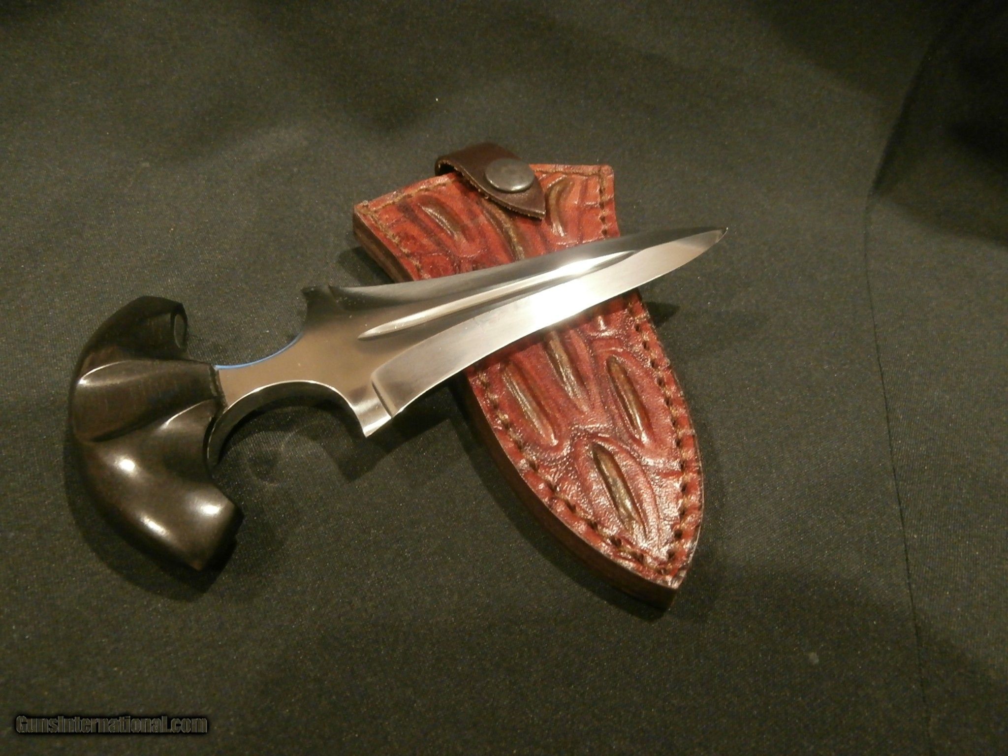 PENTI TURUNEN. KNIFE, handle in Masur birch, button in amber. Weapons &  Militaria - Edged weapons - Auctionet