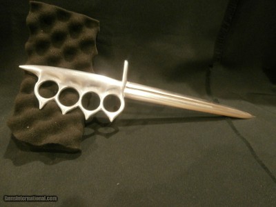 WWII KNUCKLE KNIFE WWII FIGHTING KNIFE WWII PATTON SWORD BLADE KNUCKLE KNIFE PATTON SWORD BLADE FIGHTING KNIFE WWII KNUCKLES & SPIKE GRIP