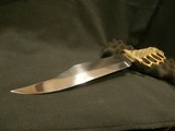 KNUCKLE GRIP FIGHTING KNIFE. MASSIVE, EAGLE HEAD WITH HEAVY BOWIE BLADE. SPIKED KNUCKLE GRIP FIGHTING KNIFE. OSCAR KOLOMBATOVICH DESIGN.
MINT!! - 11 of 11