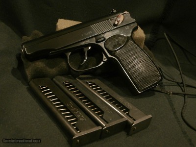 MAKAROV 9x18mm EAST GERMAN PISTOL EAST GERMAN MAKAROV 9x18mm PISTOL EAST GERMAN MILITARY PISTOL 9x18mm MAKAROV 1960 EAST GERMAN PISTOL PM