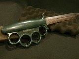 WWII WW2 EVERITT KNUCKLE KNIFE
WW2 EVERITT FIGHTING KNIFE
WWII EVERITT KNUCKLE KNIFE
GREEN - 5 of 6