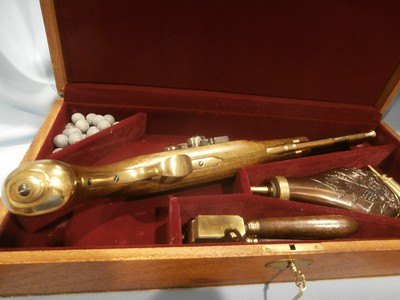 HARPER'S FERRY MODEL 1807 FLINTLOCK PISTOL by PEDERSOLI .58 CALPEDERSOLI HARPER'S FERRY 1807 FLINTLOCK PISTOLDELUXE PRESENTATION CASE - Image 10 of 13
