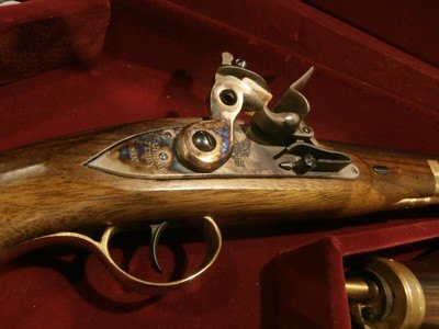HARPER'S FERRY MODEL 1807 FLINTLOCK PISTOL by PEDERSOLI .58 CALPEDERSOLI HARPER'S FERRY 1807 FLINTLOCK PISTOLDELUXE PRESENTATION CASE - Image 3 of 13