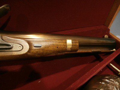 HARPER'S FERRY MODEL 1807 FLINTLOCK PISTOL by PEDERSOLI .58 CALPEDERSOLI HARPER'S FERRY 1807 FLINTLOCK PISTOLDELUXE PRESENTATION CASE - Image 11 of 13