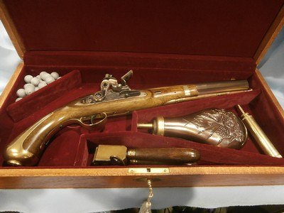HARPER'S FERRY MODEL 1807 FLINTLOCK PISTOL by PEDERSOLI .58 CALPEDERSOLI HARPER'S FERRY 1807 FLINTLOCK PISTOLDELUXE PRESENTATION CASE - Image 12 of 13