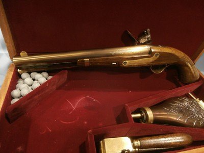 HARPER'S FERRY MODEL 1807 FLINTLOCK PISTOL by PEDERSOLI .58 CALPEDERSOLI HARPER'S FERRY 1807 FLINTLOCK PISTOLDELUXE PRESENTATION CASE - Image 6 of 13